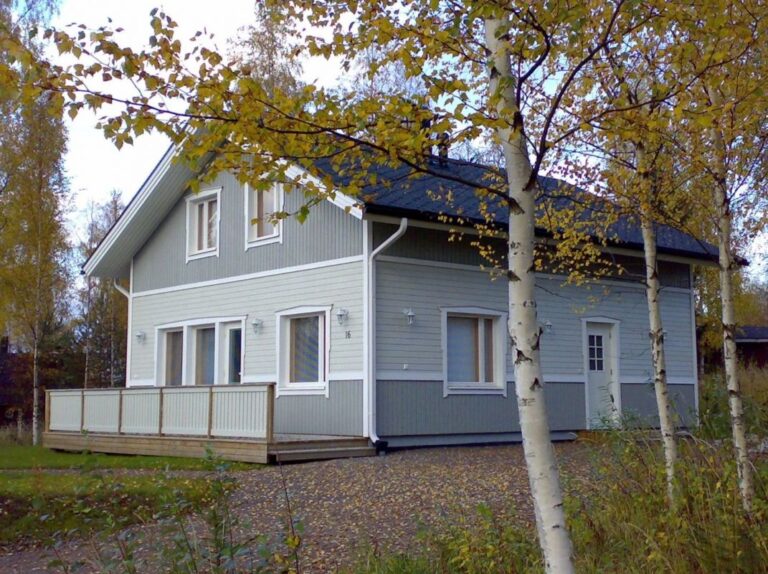 Cabin Iso-Aurora from outside