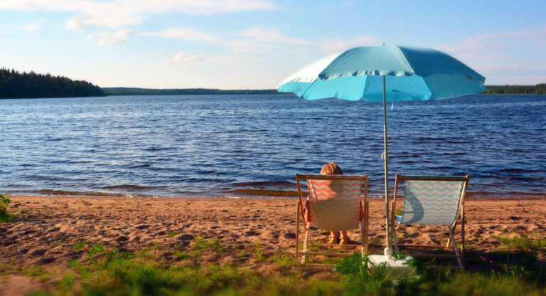 ranta kesä laguna_sauna_beach_sun_relax_finland_jyvakyla_revontuli_resort