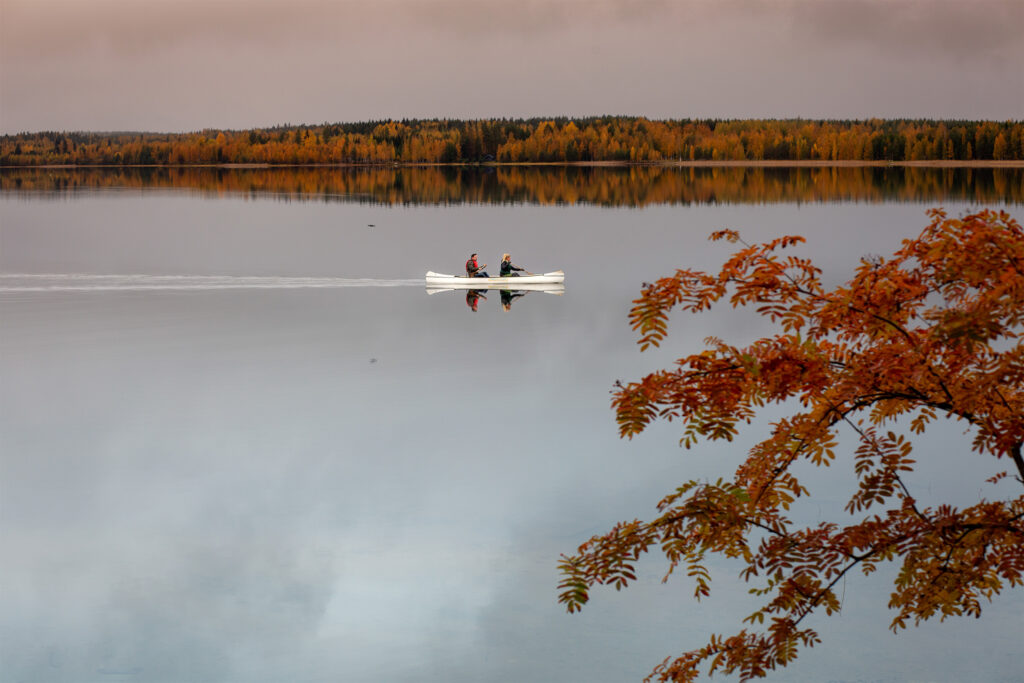 a couple canoeing on Lake Virmas