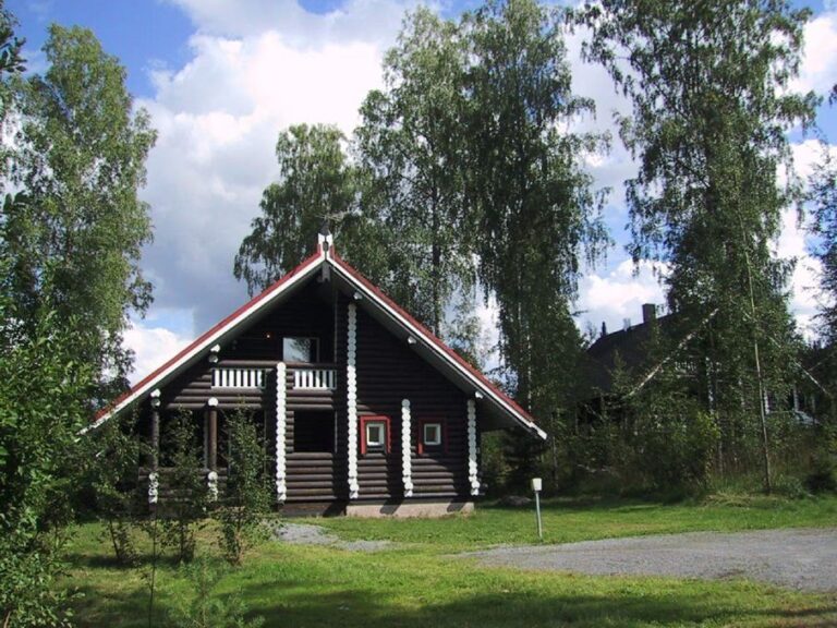 revontuli cabin from outside